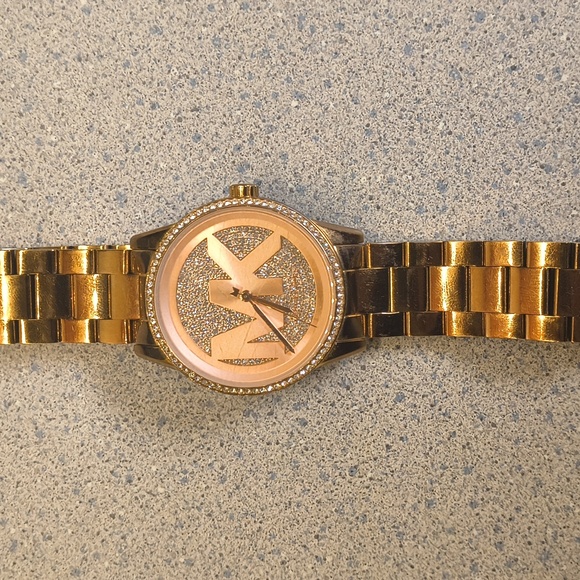 Michael Kors Rose Gold Watch - Picture 1 of 8